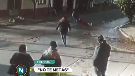 Video: arrastraron por la calle a una mujer de 71 años para robarle
