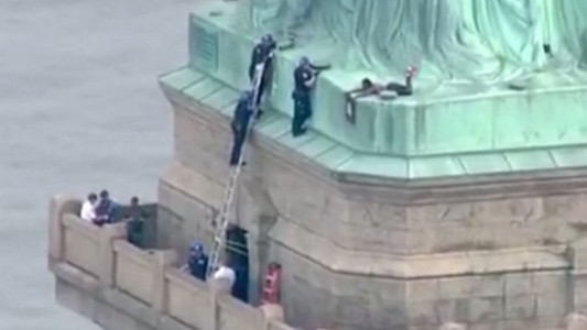 Therese Okoumou, la activista que se enfrentó a Donald Trump desde la Estatua de la Libertad