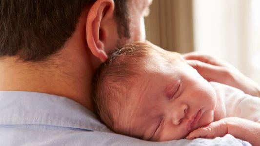 Los hombres que trabajan en el gobierno porteño tendrán 45 días de licencia por paternidad