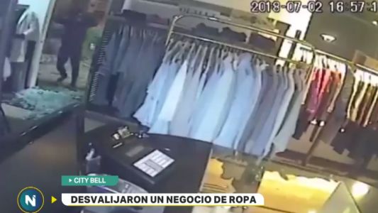 Así desvalijaron un negocio de ropa en City Bell