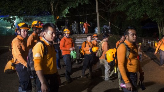 Murió un socorrista durante el rescate de los chicos atrapados en la cueva de Tailandia