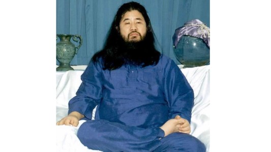 Japón: ejecutaron al líder de la secta que liberó gas sarín en el subte y mató a 13 personas