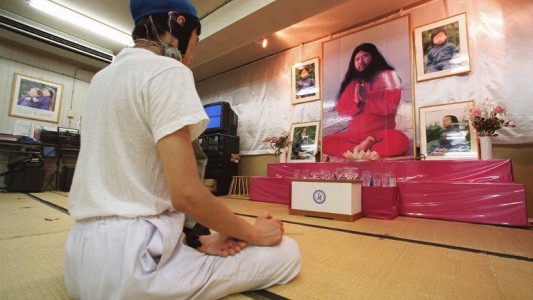 Perfil: Shoko Asahara, el "iluminado" de la secta Verdad Suprema que aterrorizó Japón con gas sarín