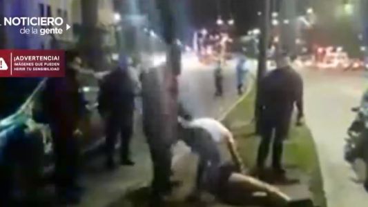 Cuatro chicas le dieron una paliza a otra joven y la dejaron tirada en la 9 de Julio