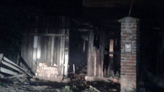 Un nene de 3 años murió al incendiarse su casa: sus padres lo habían dejado encerrado