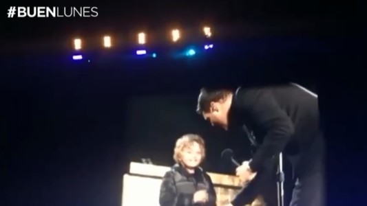 Noah, con papá Bublé en el escenario