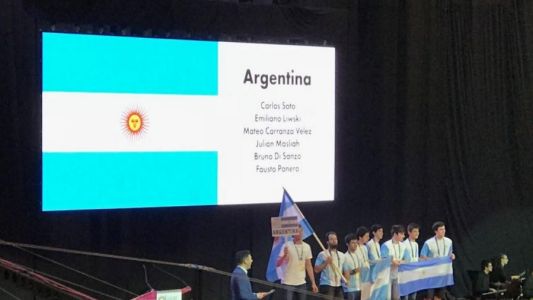 Orgullos por los chicos argentinos que la rompieron en el Mundial de Matemáticas
