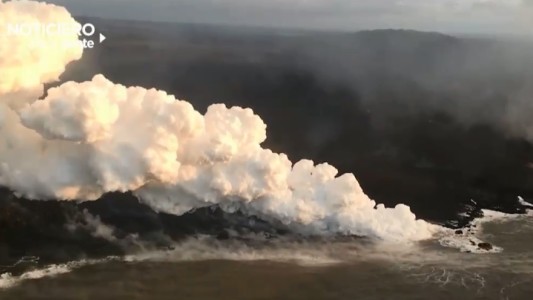 "Bomba de lava" impactó a un barco: 23 heridos