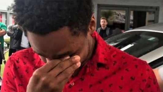 Caminó 32 kilómetros para llegar a su primer día de trabajo y recibió un inesperado regalo