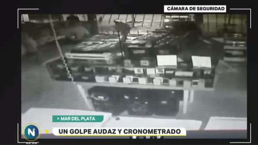 Video: así entraron a robar con la camioneta de punta