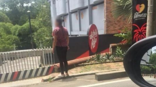 El viral más cruel: el engaño a una mujer que esperó durante horas en la puerta de un hotel