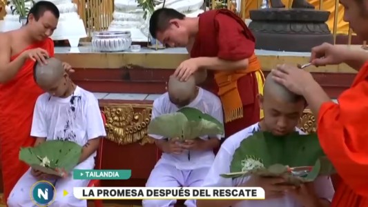 Tailandia: los chicos rescatados de la cueva fueron rapados para ordenarse monjes budistas