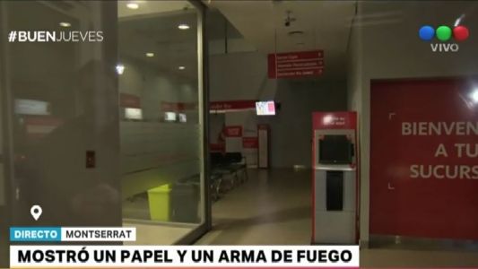 Robó un banco en silencio: mostró un papel que decía "Esto es un asalto"