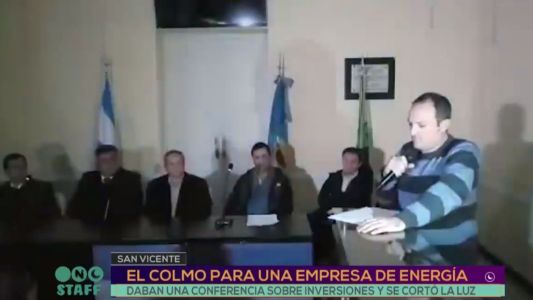 Papelón en San Vicente: a los directivos de Edesur se les cortó la luz en plena conferencia de prensa