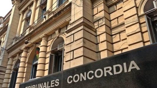 Una chica denunció que fue violada por dos menores en una fiesta de 15