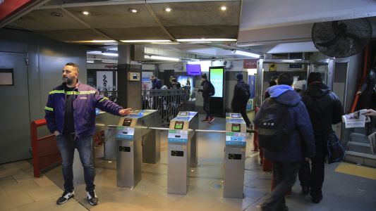 Subte: apertura de molinetes y paro en la línea E y el Premetro