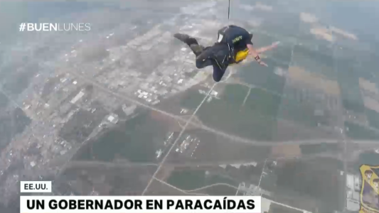 Un gobernador se tiró en paracaídas para dar un discurso