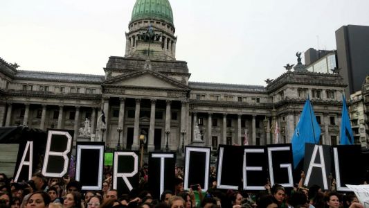 Legalización del aborto: "Es un ajuste biológico para pagar menos Asignación Universal por Hijo"