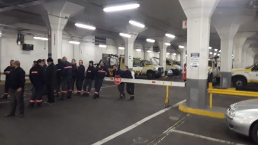 Allanan las playas de grúas del Obelisco tras la denuncia de Telefe Noticias