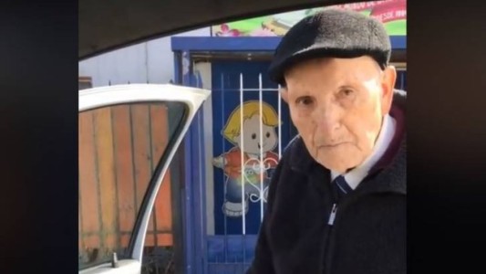#InMyFeelingsChallenge : el abuelo que se suma al desafío de bailar con el auto en movimiento y la rompe