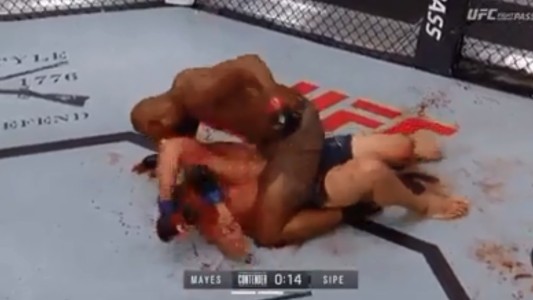 El nocaut más escalofriante de la UFC: quedó el ring teñido de sangre