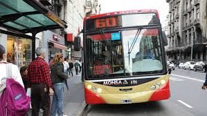 La bronca de los pasajeros con un chofer de la línea 60 que paró para fumar