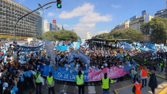 Debate por el aborto: masiva marcha en el Obelisco por "las dos vidas"