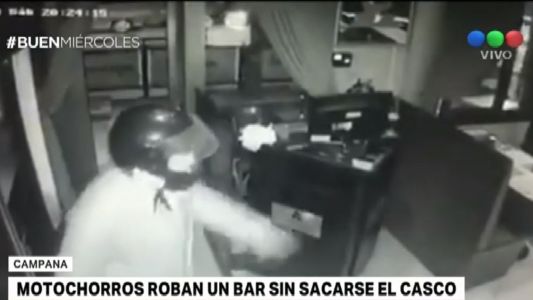 Motochorros roban un bar sin sacarse el casco