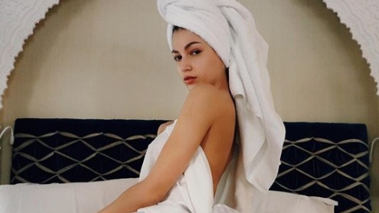 La foto del topless de Úrsula Corberó junto a una amiga