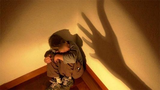 Neuquén: condenaron a una niñera por golpear al chico que cuidaba
