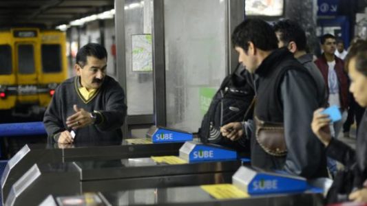 Habrá paro de una hora el viernes en todas las líneas de subte