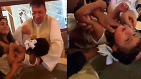 México: una nena insultó a un cura mientras la bautizaba