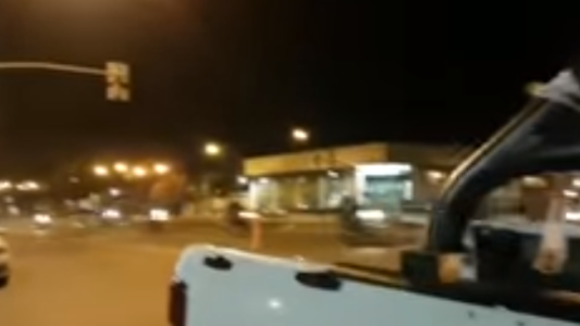 Videos: unos 50 motoqueros evadieron un operativo de tránsito en Rosario