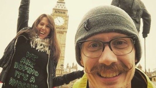 En la guardería le pidieron que vistan a su hija "más femenina" y la respuesta se hizo viral