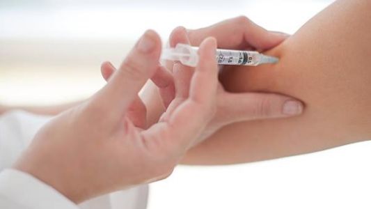 Meningitis: por falta de vacunas, suspendieron la dosis a chicos de 11 años