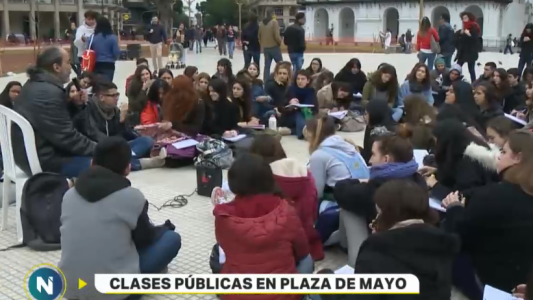 Protesta universitaria en Plaza de Mayo