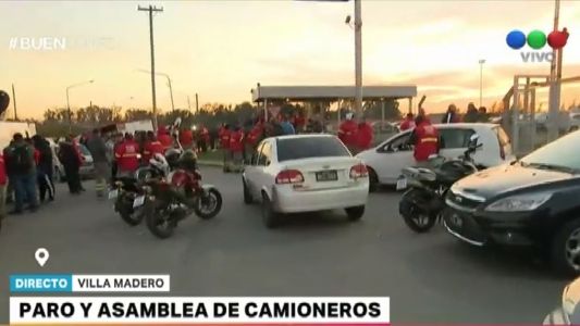 Paro de camioneros en cinco centros de distribución de gaseosas