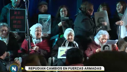 Organismos de derechos humanos marchan contra la reforma de las FF.AA