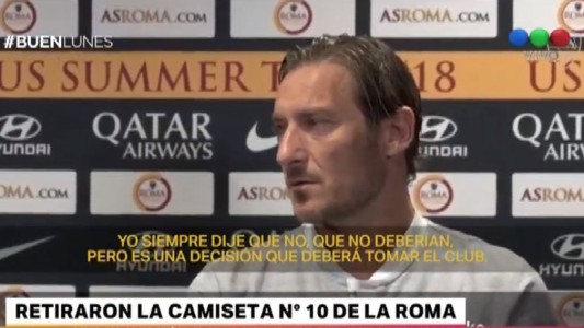 Retiraron la camiseta N° 10 de la Roma
