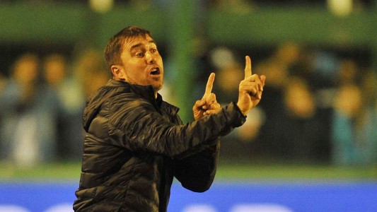 Coudet: "No se puede jugar palo por palo si el rival se defiende tan atrás"