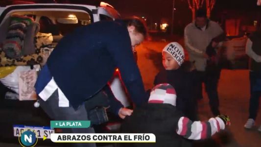 La Plata: abrazos y abrigos para combatir el frío