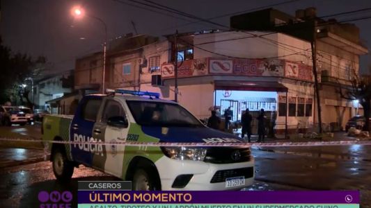 Mataron a un ladrón en un intento de asalto en un supermercado chino