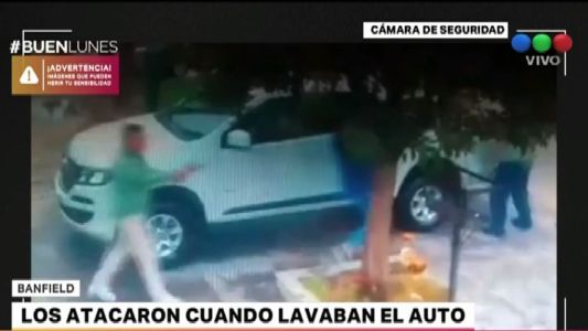 Los atacaron cuando lavaban el auto