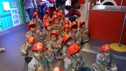 Los chicos jugaron a ser bomberos
