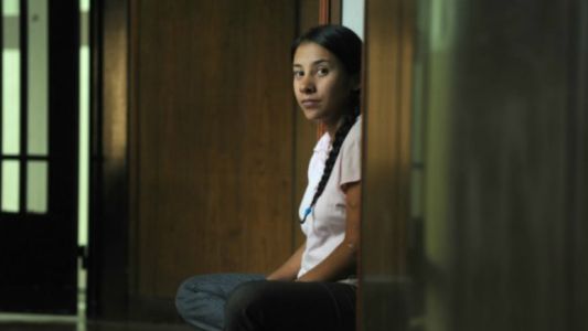 Fue apuñalada 17 veces por un preso contratado por su exnovio policía, ahora demanda al Estado