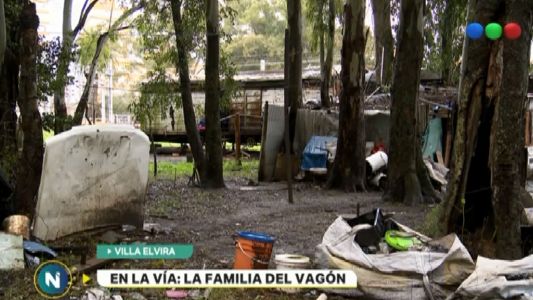 Esta familia vive en un vagón, perdió todo menos la dignidad