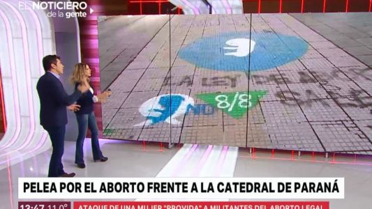 Violencia por el aborto: una mujer "provida" atacó a una joven feminista