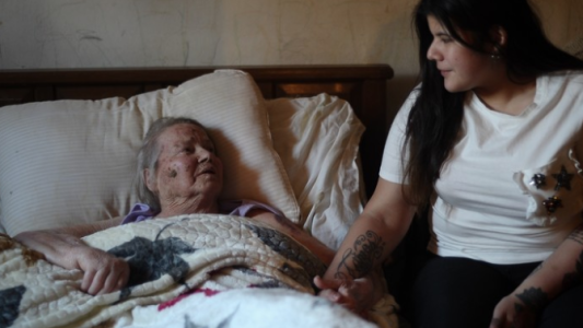 La bronca de la anciana que fue operada por los médicos que se sacaron la selfie en pleno quirófano