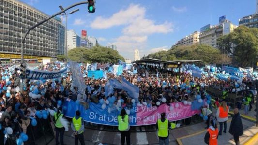 Debate por el aborto: masiva marcha en el Obelisco por "las dos vidas"