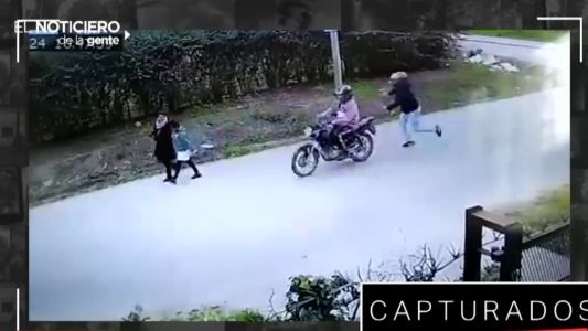 Video: la asaltaron motochorros cuando llevaba a su hijo a la escuela